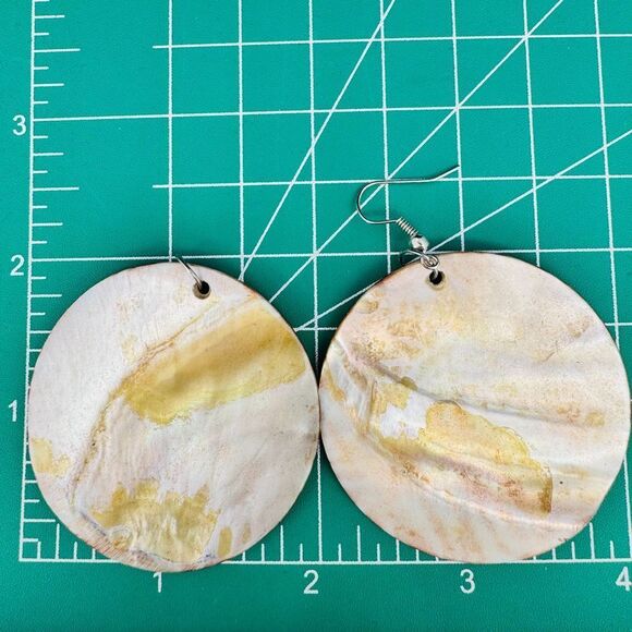 Chunky Round Sea Shell Dangle Earrings Zebra Textured Hook Clasp - Picture 6 of 6